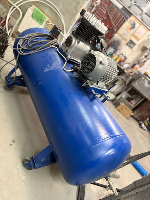 Италиански трифазен компресор