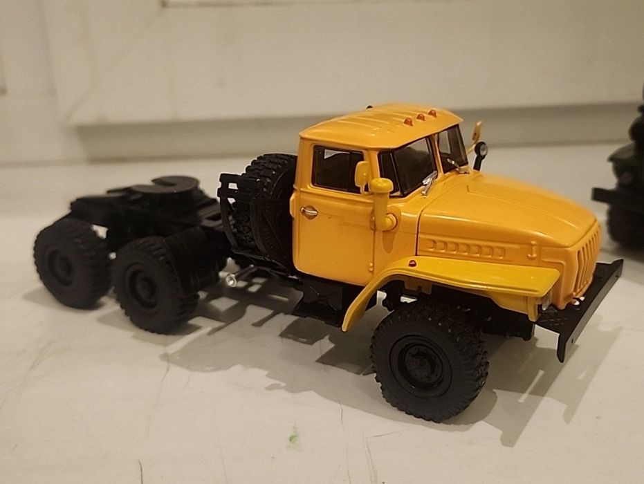 Ural model  1:43