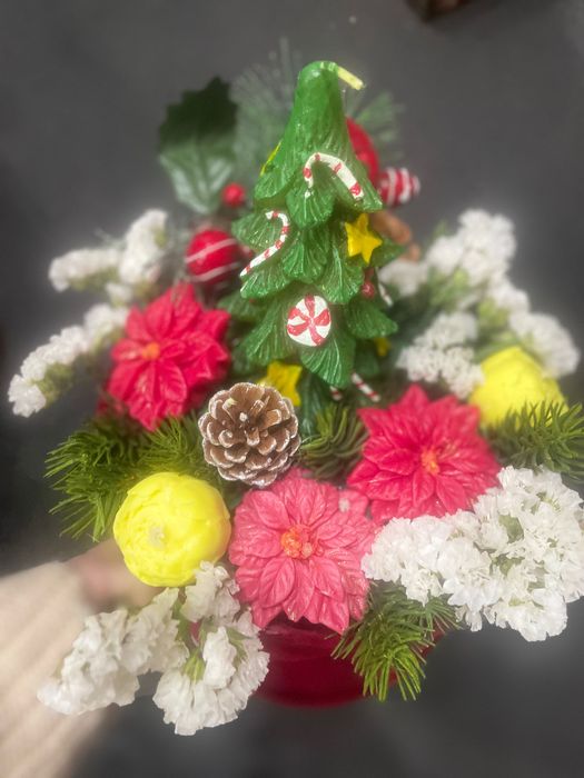 Аранжировки с глицеринови цветя и свещи и цветя