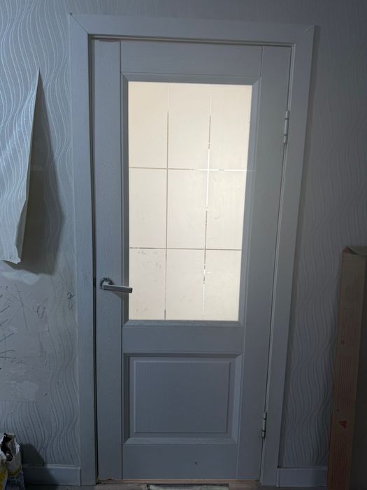 Двери белые со стеклом