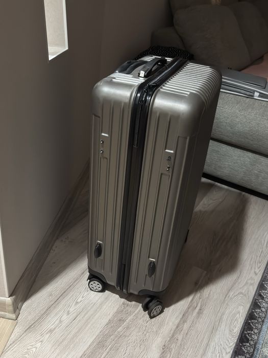 Дорожный чемодан