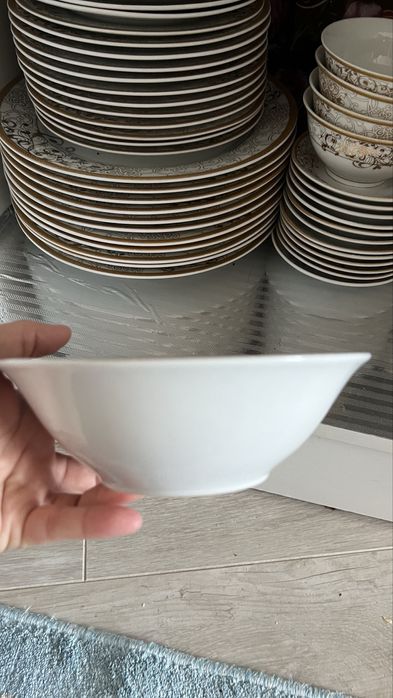 Набор посуды (тарелки и пиалы)