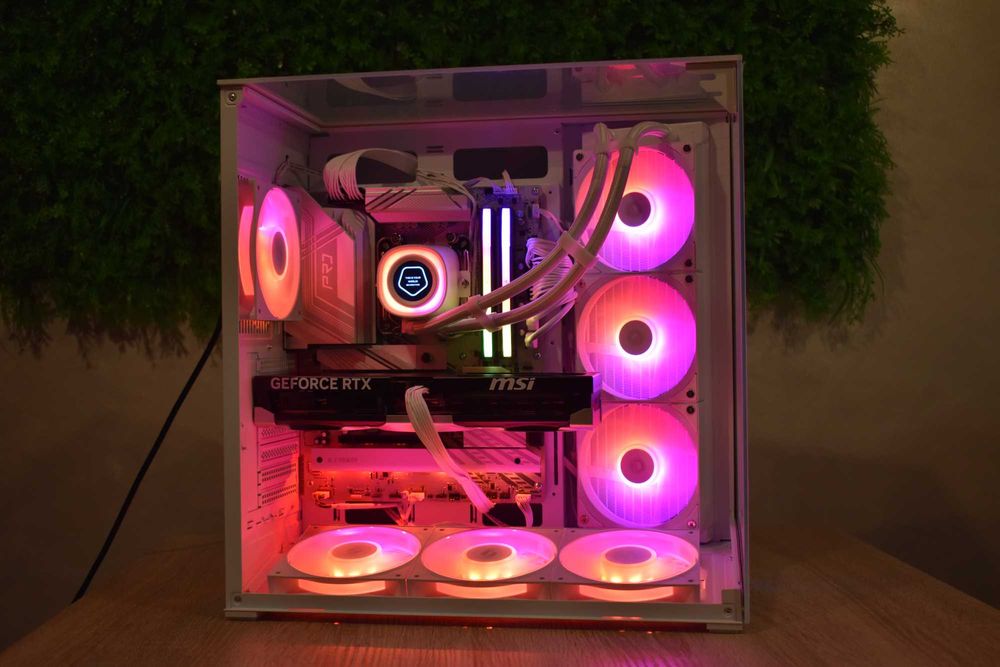 Геймърски Компютър Ryzen 7 9800x3d | RTX 5080 | 32GB RAM | 1TB Gen5 Ssd |