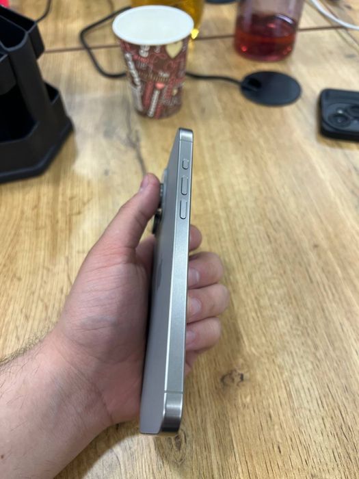 15 про макс 256 гб е сим натурал титаниум продаеться