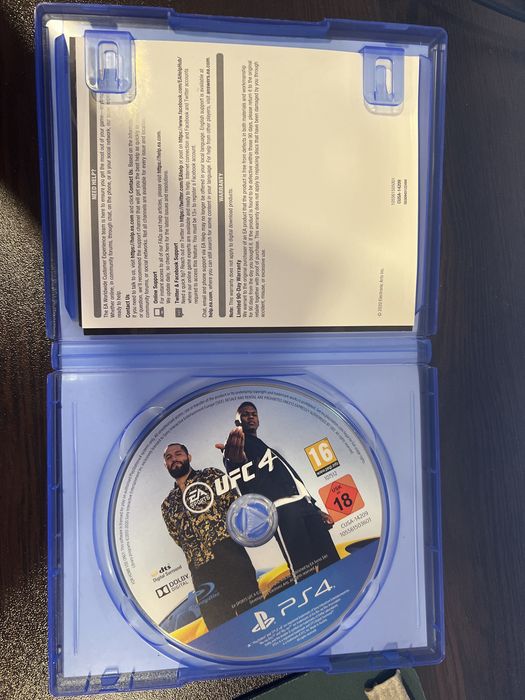 Продавам UFC4 защото не я играя