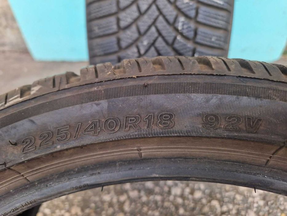 2 Bridgestone R18 225/40 Зимни гуми  DOT3421