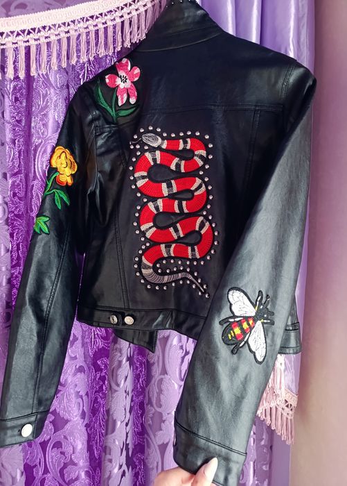 Уникално яке от естествена кожа с бродерии и капси