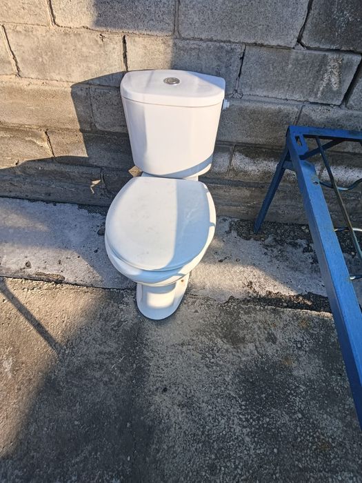 Унитаз с  бачком