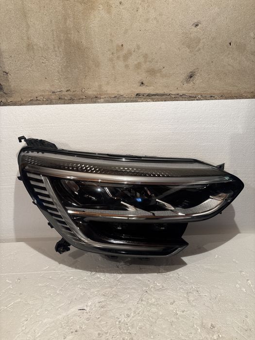 Фар Renault Megane IV