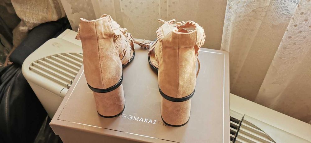 Оригинални маркови дамски кожени сандали BCBGMAXAZRIA - 38 номер