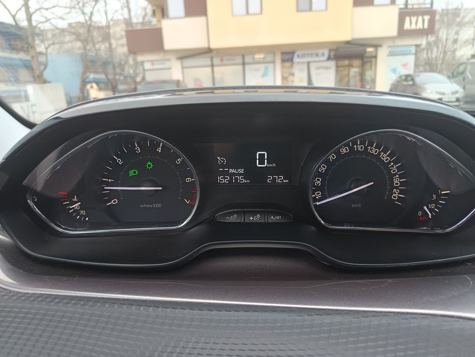 Пежо 2008, 2013 г. 1.6 бензин ,