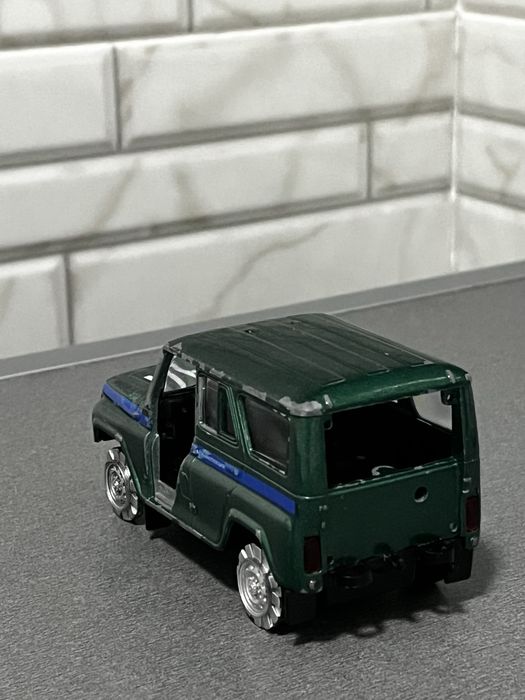 Продам машинку уаз 31514 от велли 1:43