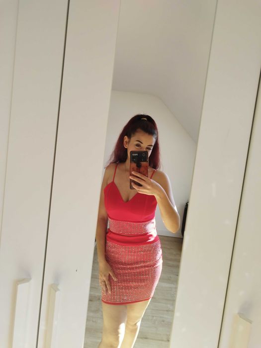 compleu mărimea S purtat o singura data,este că nou,preț 100 lei