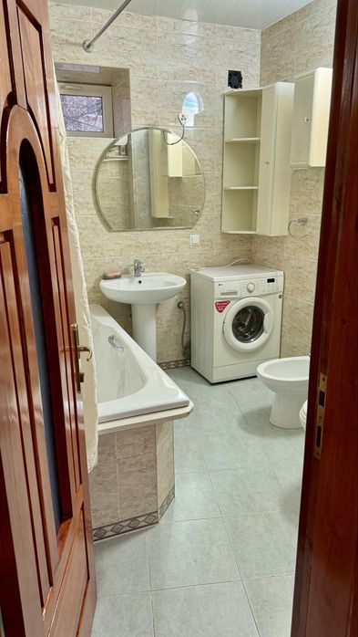 Сдается в аренду уютная 3х комнатная квартина на метро Новза