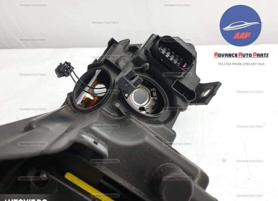 Фар дясно - оригинален халогенен, в добро състояние Ауди / Audi Q3 8U