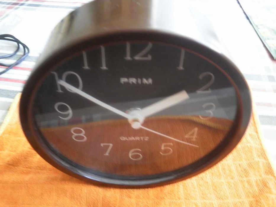 часовник Prim малък стенен - кварцов
