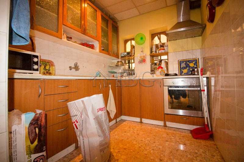 Продава се Къща в с. Бъзън, Област Русе - 240 кв.м за 563 €/кв.м - Снимка #9