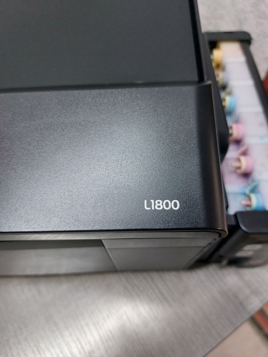 EPSON L1800 А3
6 цветный струйный принтер