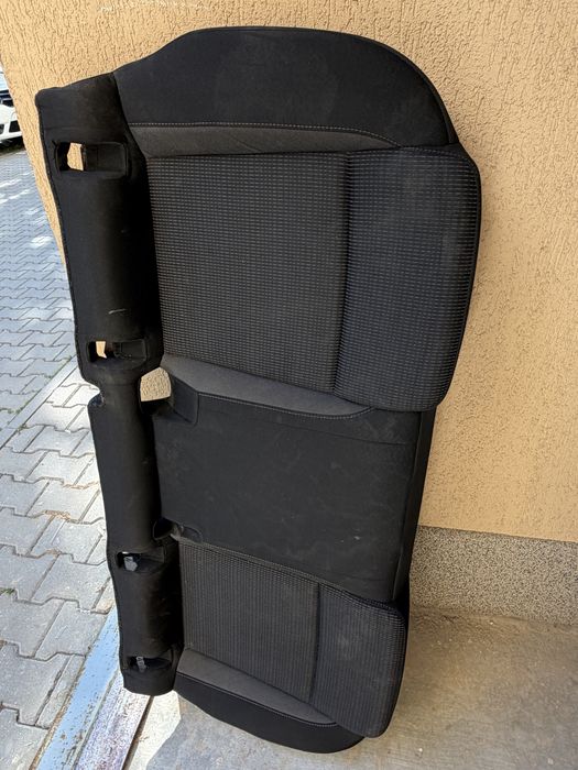 Curățare tapițerie auto București Sector 4 – Injecție-Extracție