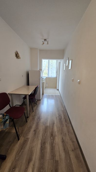Vând apartament cu o cameră zona Dacia