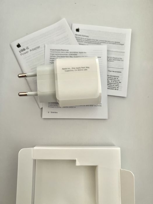 Apple 20W USB-C Power adapter Адаптер для Apple USB-C мощностью 20 Вт