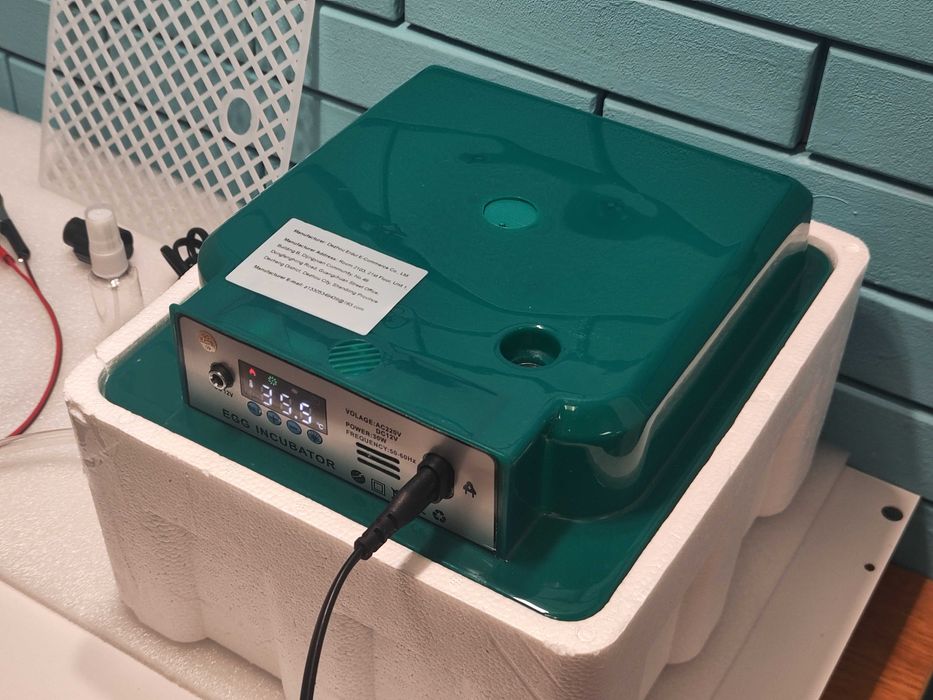 CoInceptus инкубатор 12–16 яйца – автоматично обръщане и влага