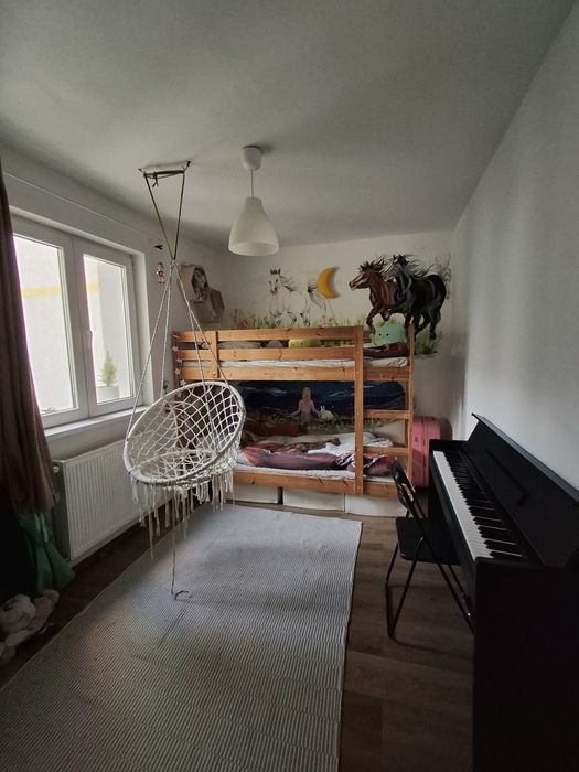 Apartament cu 3 camere in Dambu, 52m² cu balcon inchis, izolat.