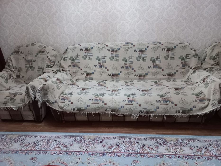 Диван с двумя креслами