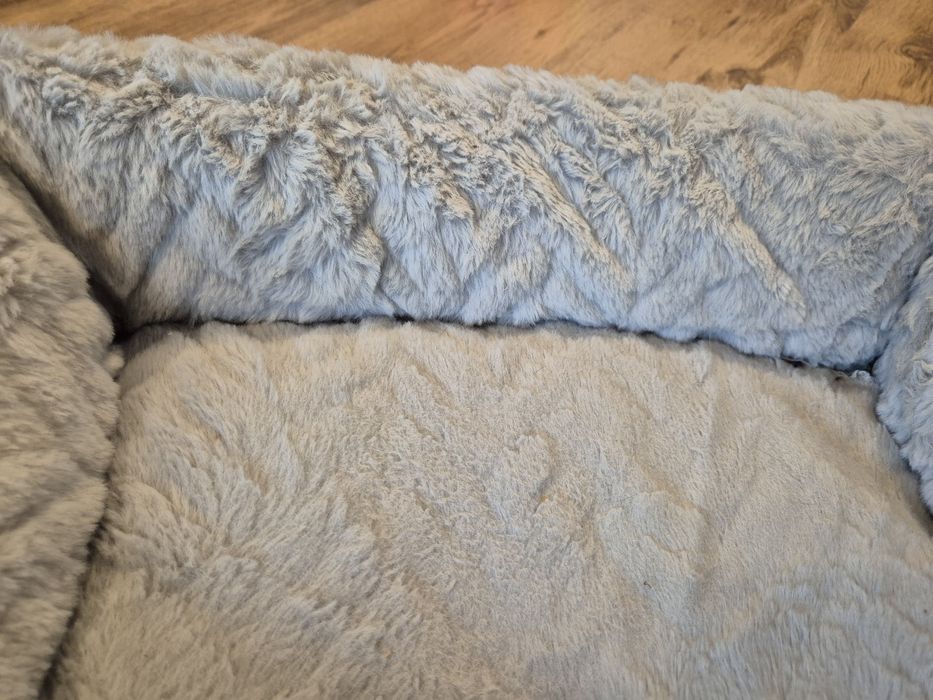 Pat culcus pisici catei