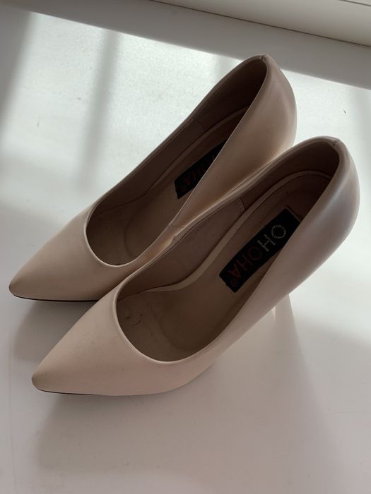 Продам туфли бежевые 35 размер