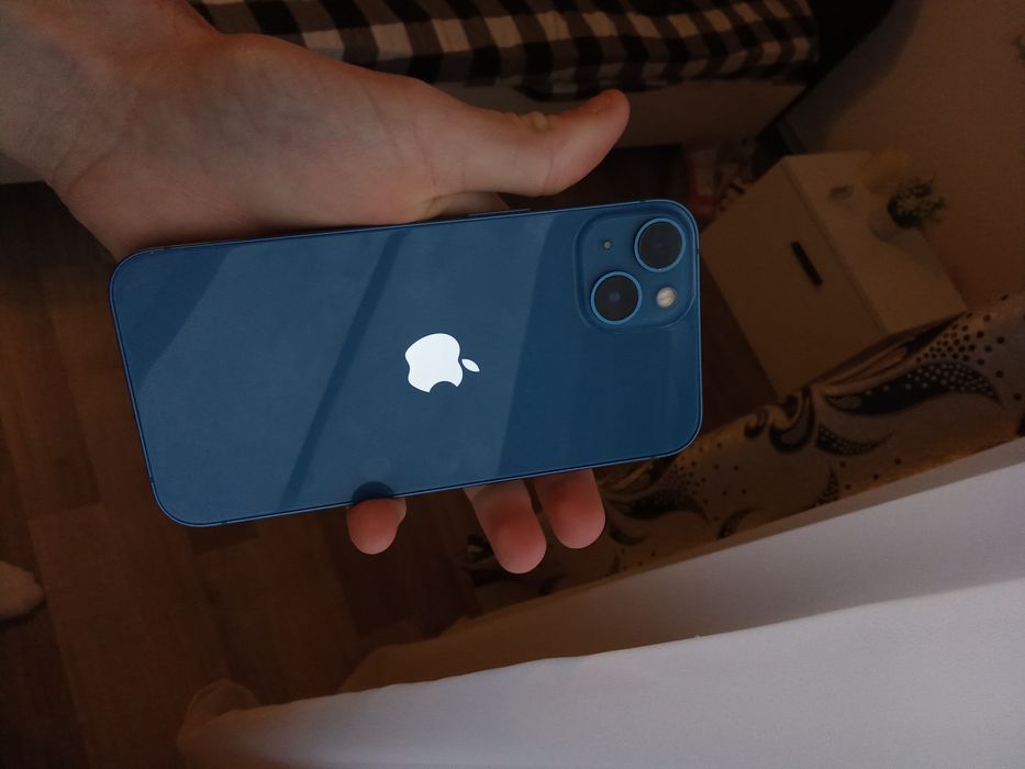 Vand iphone 13 urgent