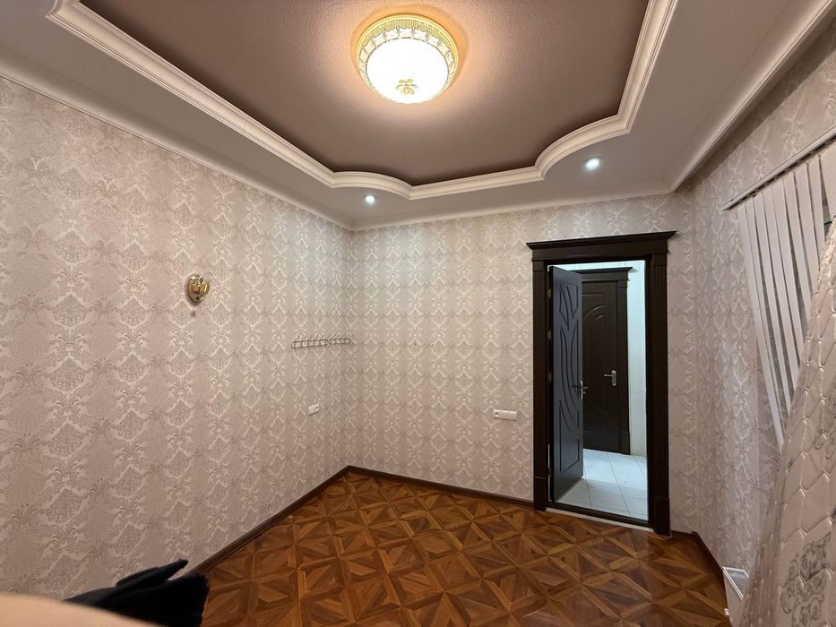 Продается  дом сфасадом под нежилой в центре