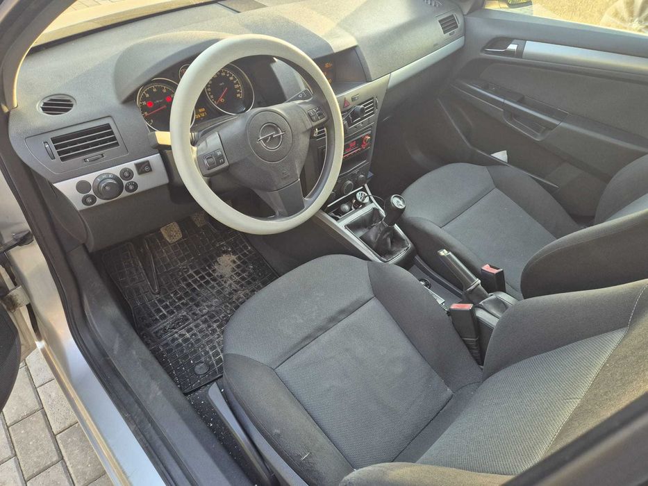 Vand Opel Astra H Hatchback 2006 1.4 Benzina + GPL (perfectă pentru Glovo, Tazz, Wolt, etc)