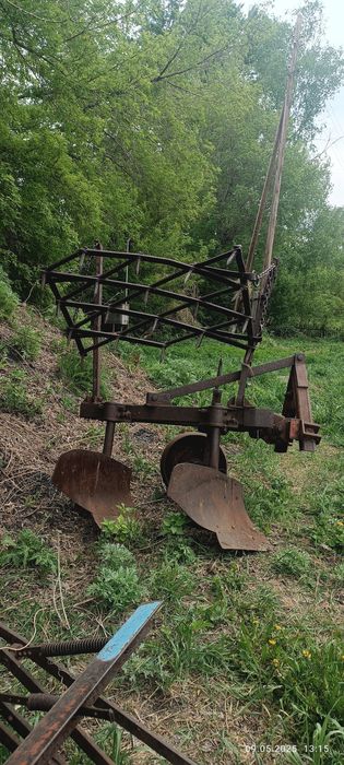 Плуг двухкорпусный