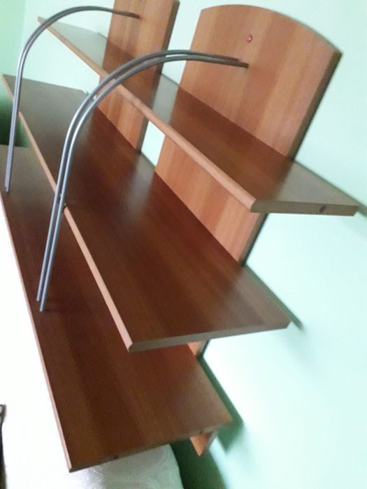Bibliotecă suspendată