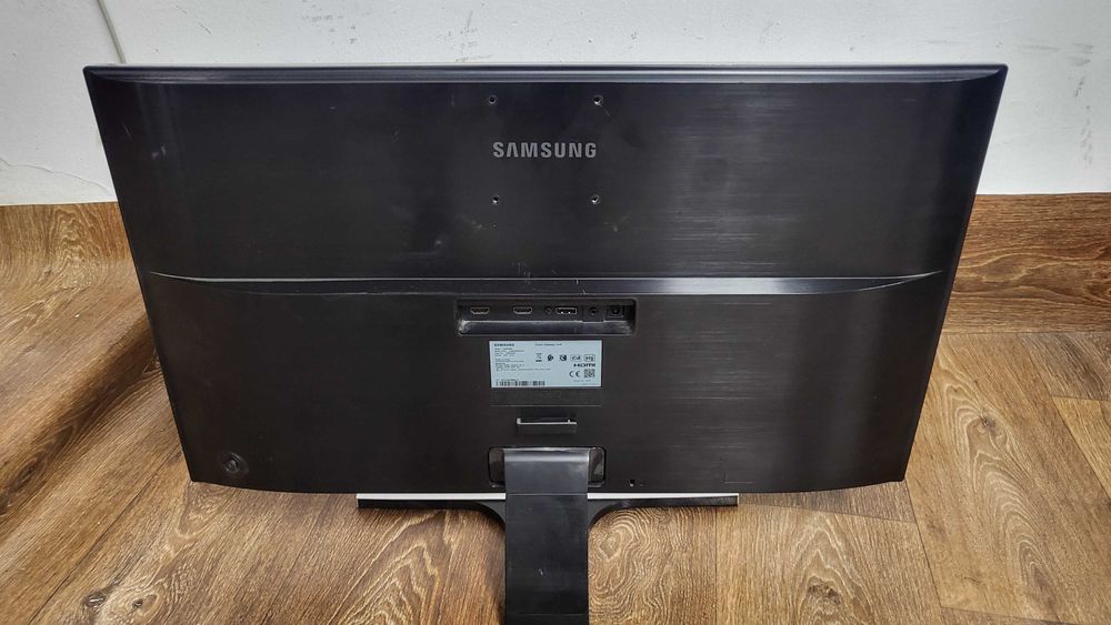 Samsung U28E590D - 28" 4K UHD монитор - HDMI, DisplayPort