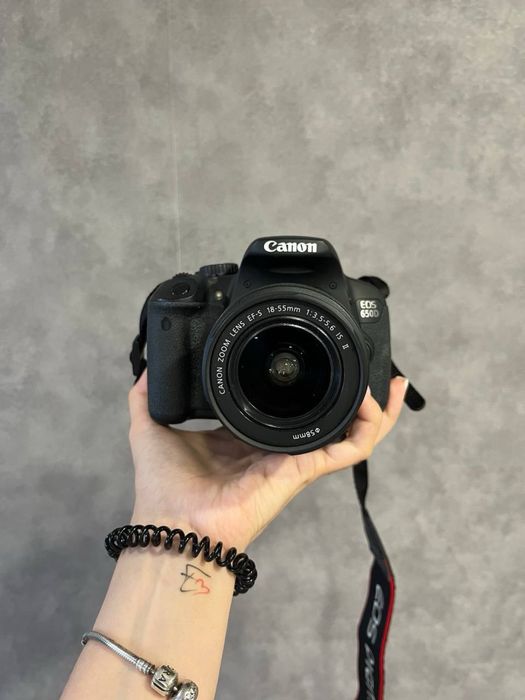 Продам Canon EOS 650D