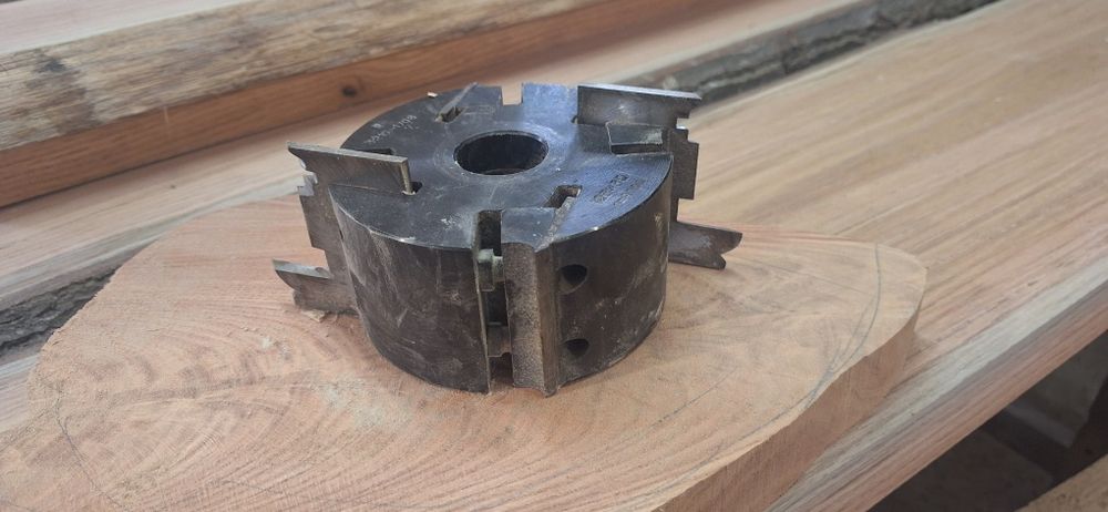 Фрезова глава със Пластини