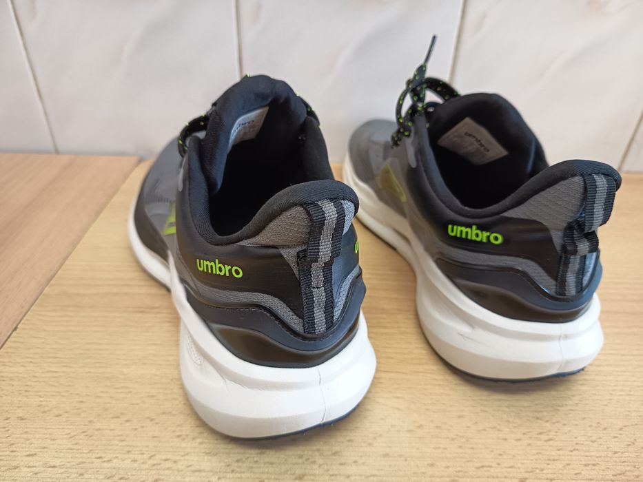 Adidași Umbro mărimea 44
