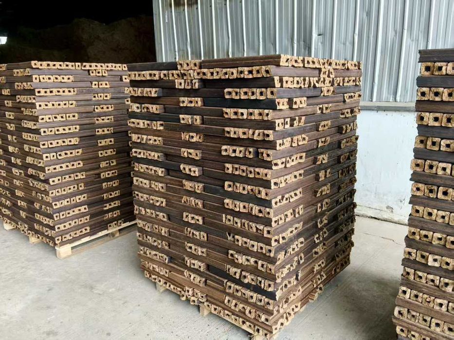 Cărbuni Brichetați Hexagonali COCOS 10kg si 1 cana si 1 kit lemne 2kg si 1 punga lana