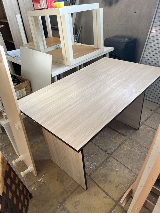 Разпродажба на мебели за дома, офиса или магазина