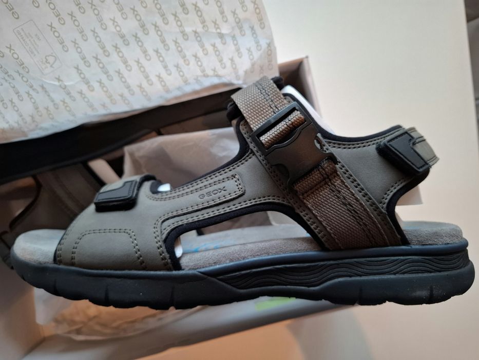 Сандали сиви нови