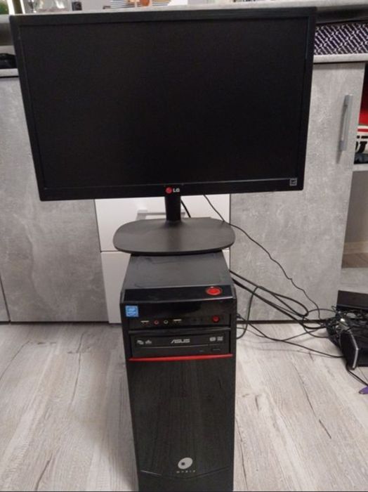 Calculator și monitor