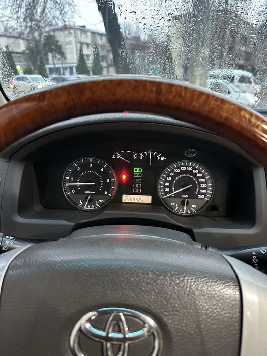 Tayota Land Cruiser V8