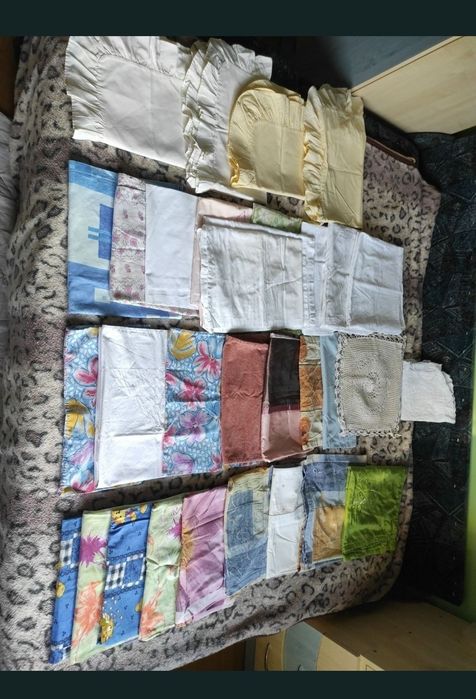Fețe de perne, diferite modele diferite culori, diferite mărimi.
Aproape toate produsele sunt din afara țării și sunt de o calitate impecabilă.