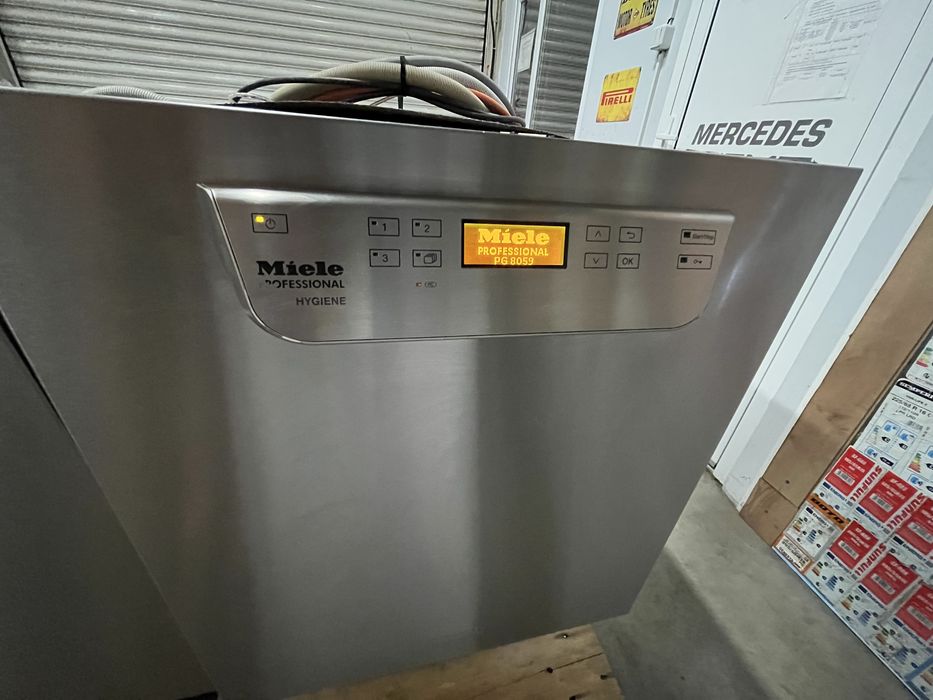 Професионална съдомиялна машина Miele PG 8059