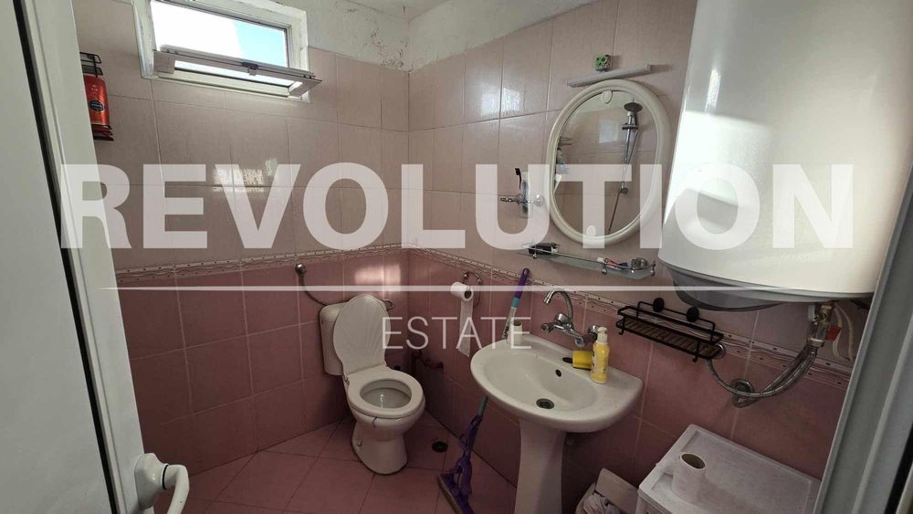 Етаж от къща в района на м-т Траката!