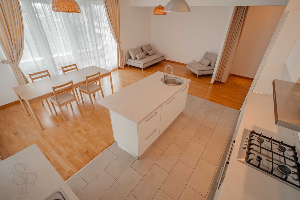 Apartament de 4 camere cu loc de parcare in Laguna Residence -