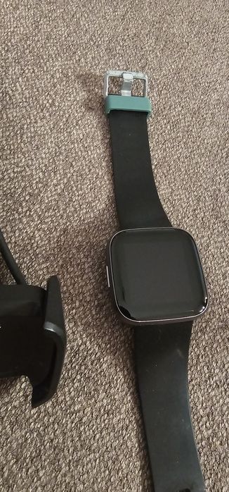Smartwatch ceas fitbit versa 2 funcțional