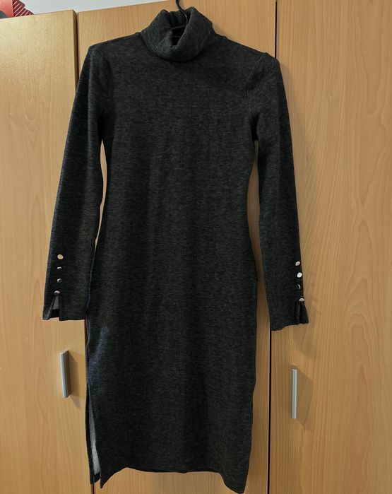 Топла трикотажна рокля миди